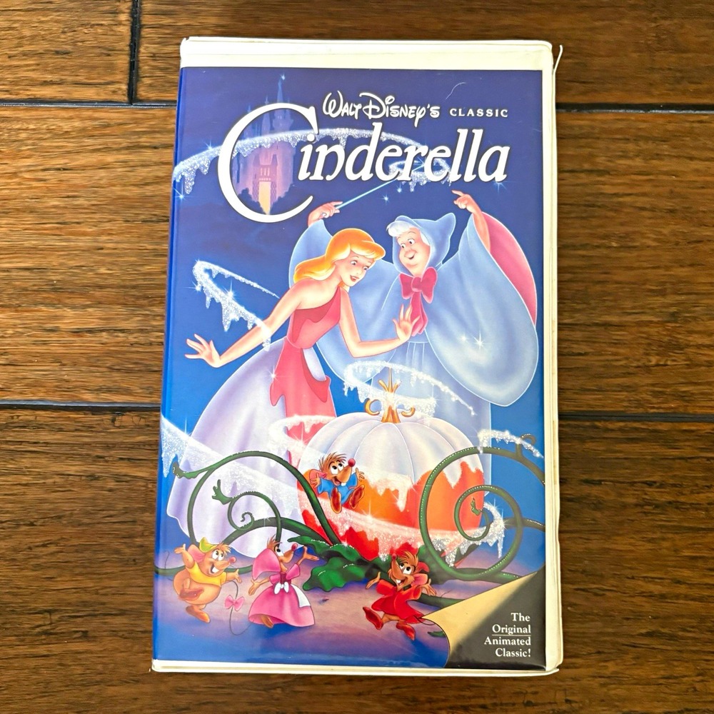 Walt Disney Home Video Cinderella VHS G Clamshell CC NTSC English